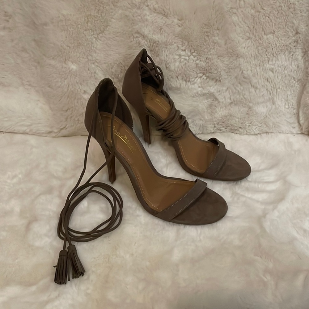 Anne Michelle heels